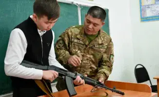 Курс на защиту: Казахстан обновляет правила начальной военной подготовки в школах