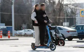 В Казахстане ужесточили правила езды на самокатах: теперь электросамокаты должны иметь регистрационный номер. Сенат одобрил соответствующий закон в двух чтениях.