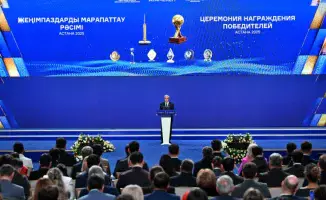 Токаев призвал к немедленным действиям: поддержка бизнеса — ключ к экономическому возрождению. На церемонии награждения лауреатов премий "Алтын сапа" и "Парыз" президент подчеркнул важность инициатив, способствующих развитию предпринимательства, как основ