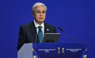 Касым-Жомарт Токаев объявил о создании специальной награды и выступил на церемонии награждения лауреатов премий 'Алтын сапа' и 'Парыз', а также победителей республиканского конкурса 'Лучший'.