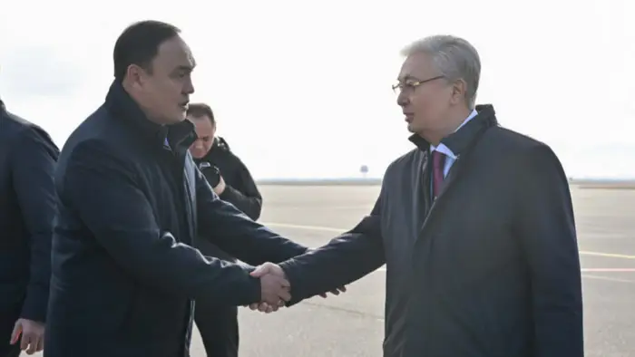 Президент Казахстана Касым-Жомарт Токаев прибыл с рабочей поездкой в Жамбылскую область. Визит направлен на решение актуальных вопросов региона и развитие местной инфраструктуры, сообщает Tengrinews.kz со ссылкой на Акорду. Уральске