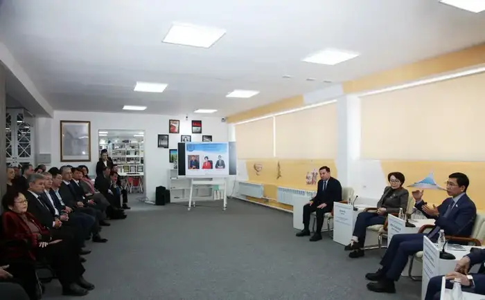 Депутаты Мажилиса обсудили реформы и социальные инициативы с учёными Караганды (5)