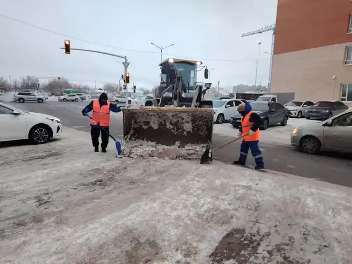 Уборка снега в Астане более 1500 единиц спецтехники и 2983 дорожных рабочих Уральске
