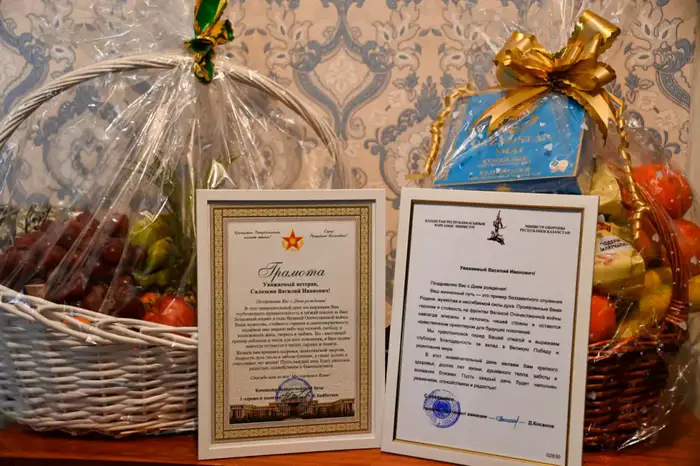 Военные моряки Актау отметили 99-летие ветерана войны, подчеркивая важность памяти о героях Второй мировой войны Уральске