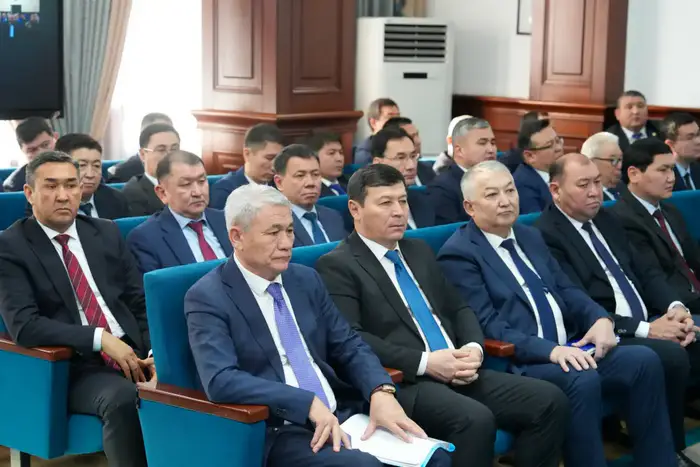 Рассмотрены вопросы исполнения поручений, данных на пятом заседании Национального курултая (6)