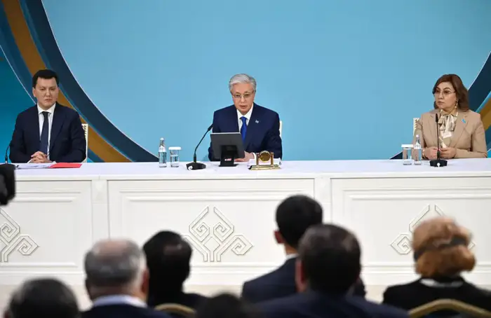 Национальный курултай: президент подчеркнул важность единства и усилий для укрепления государства Уральске