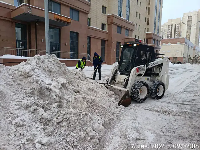 Очистка города от снега в Астане более 1800 единиц спецтехники Уральске