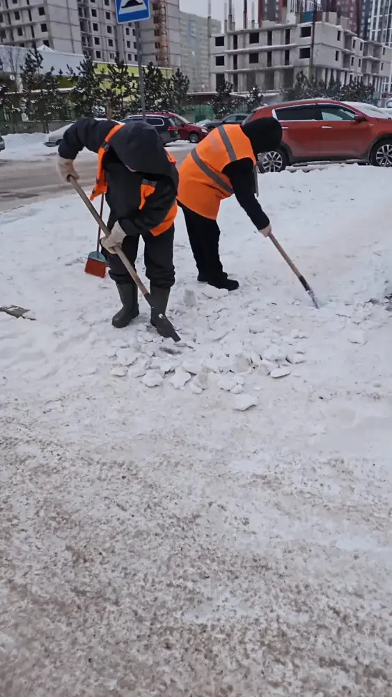 Более 1,5 тысячи единиц спецтехники задействовано в работах по уборке снега в Астане (4)