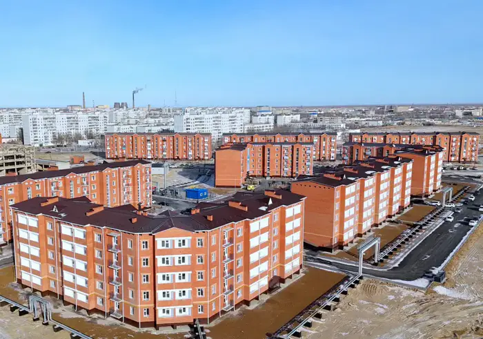 Церемония передачи ключей от новых жилых домов в Байконуре Уральске
