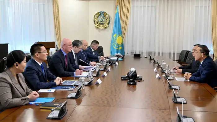 Роман Скляр обсудил с руководством XINFA GROUP г-ном Чжао Тинъюном строительство промышленного парка в Павлодарской области (3)