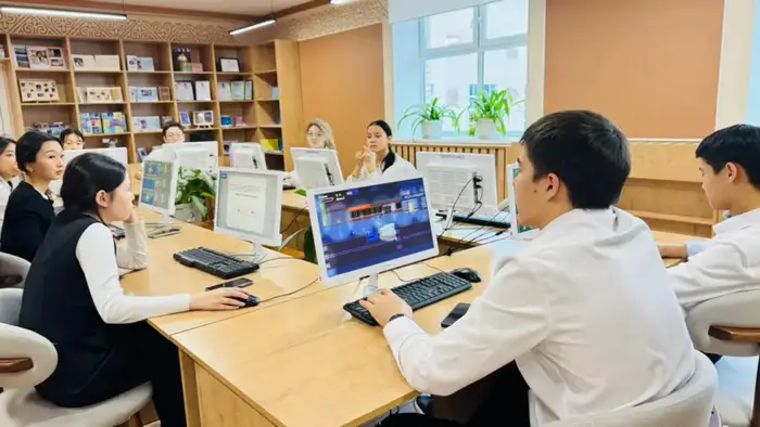 В Астане внедрена платформа ИИ для оценки психологической готовности школьников к урокам Уральске