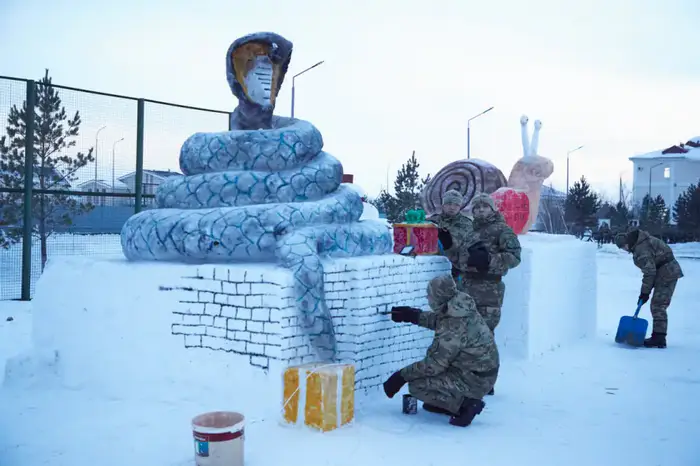 Ледовый городок от гвардейцев в Алматы Уральске
