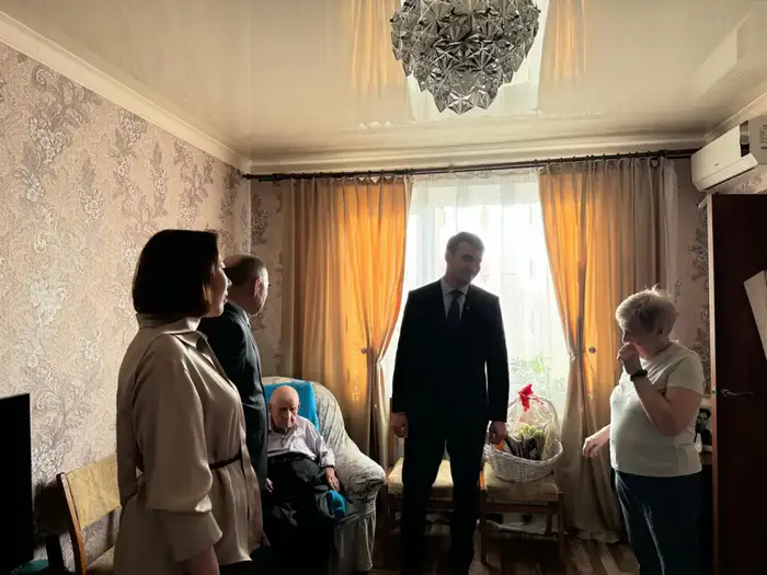 В Алматы поздравили ветерана ВОВ Анатолия Попова с 100-летием (2)