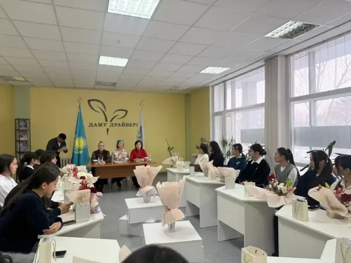В Астане студенты и школьники запускают международный проект по производству парфюма с эфирными маслами из Вашингтона Уральске