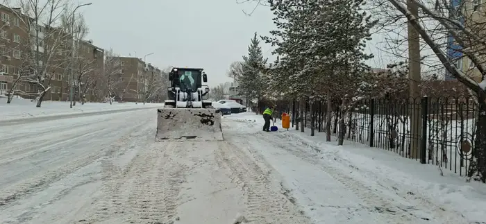 Астана активно борется со снегом: более 3000 рабочих и свыше 1600 единиц техники в снегоуборочных работах Уральске