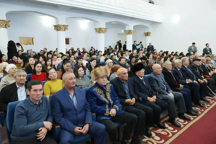 Аким Жамбылской области Ербол Карашукеев провёл встречу с жителями Тараза Уральске