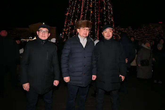 Аким области посетил праздничное мероприятие, посвященное Новому году (10)