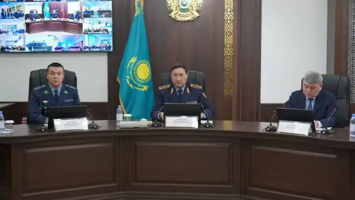 Встреча заместителя министра внутренних дел с личным составом департамента полиции СКО: обсуждение новых направлений работы и представление нового начальника Уральске