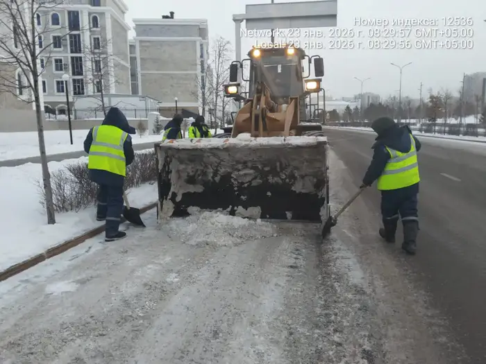 Коммунальные службы Астаны задействовали более 1300 единиц спецтехники для уборки снега Уральске