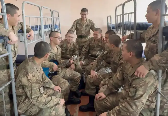 12 одноклассников проходят военную службу в Шымкенте Уральске