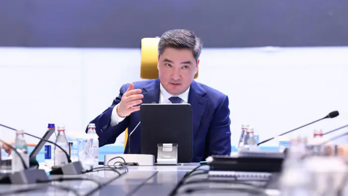 Премьер-министр Олжас Бектенов провел встречу с экономическими экспертами, на которой обсуждались меры по развитию экономики и налоговой реформе. Важным моментом стало объявление о возможности закрытия долгов по налогам без штрафов до 1 апреля. Уральске