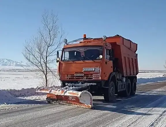 В Жетісу в уборке снега задействовано 524 единицы спецтехники (3)
