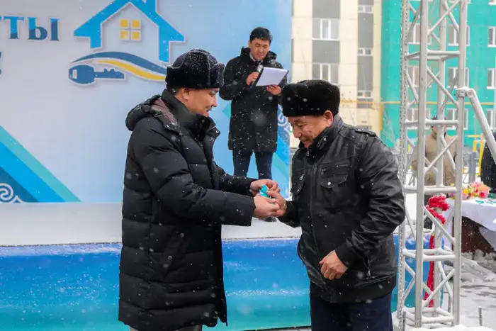 В Шымкенте 46 семей получили ключи от арендных квартир в рамках социальной поддержки Уральске