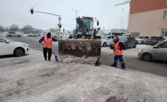 Уборка снега в Астане более 1500 единиц спецтехники и 2983 дорожных рабочих