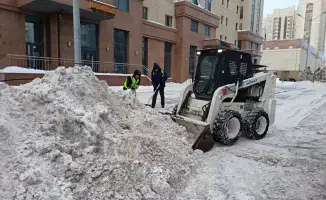 Очистка города от снега в Астане более 1800 единиц спецтехники