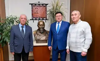 Обсуждение истории и культуры региона с учеными-литературоведами и историками