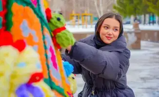 В Астане возвели эко-елку с казахской символикой