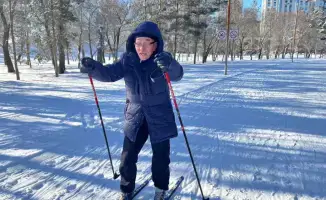 Зимние спортсмены: пенсионеры Астаны покоряют лыжные трассы и водные глубины