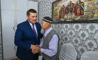 Поздравление ветерана Великой Отечественной войны Яхии Тасырова от акима области
