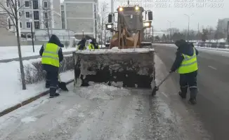 Коммунальные службы Астаны задействовали более 1300 единиц спецтехники для уборки снега