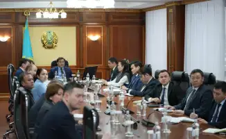 Совещание в Агентстве по делам государственной службы: обсуждение культуры работы в госсекторе