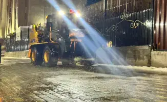 В столице продолжается обработка дорог и тротуаров техсолью