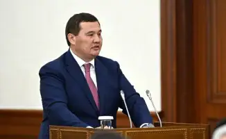 Токаев отмечает успехи акима Кызылординской области Нурлыбека Налибаева на заседании Национального курултая