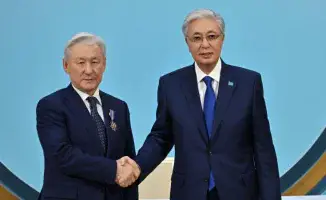 Президент Токаев вручил госнаграды участникам Национального курултая