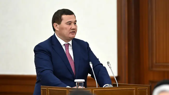 Токаев отмечает успехи акима Кызылординской области Нурлыбека Налибаева на заседании Национального курултая Уральске