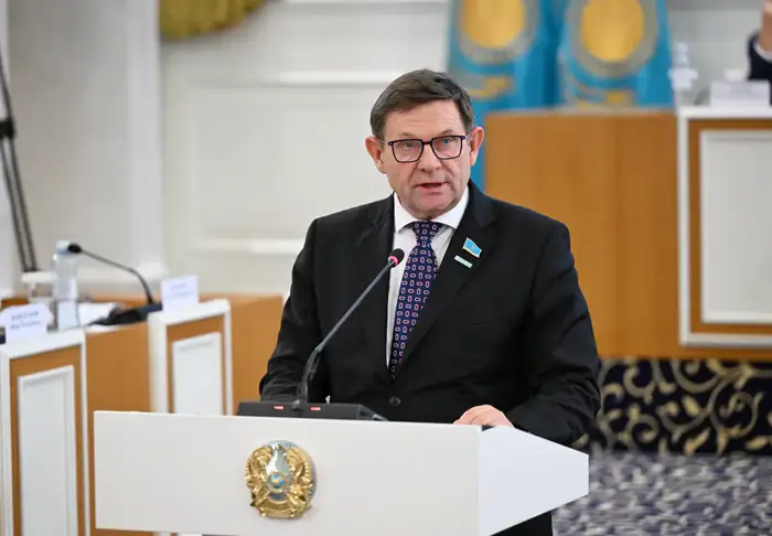 Пономарев о новой Конституции Казахстана Уральске