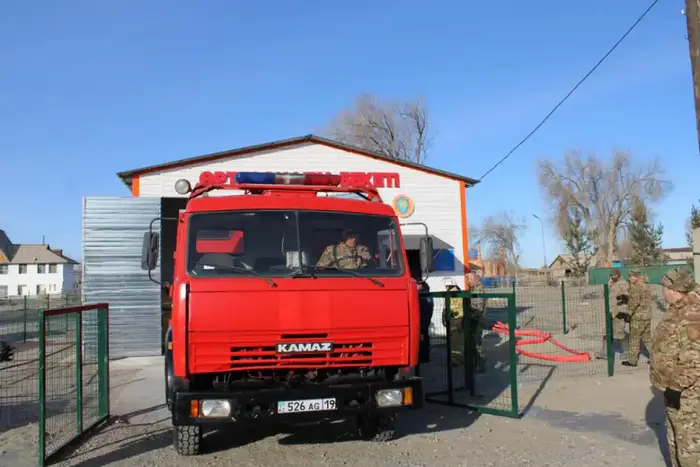 Добровольцы пожаротушения в сельской местности подготовка и обучение Уральске