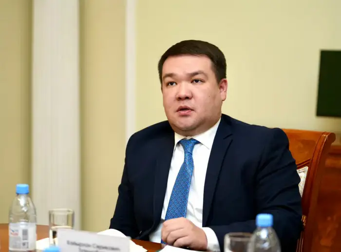 Министр энергетики обсудил с экспертами стратегию развития ТЭК и реформу топливного рынка (4)