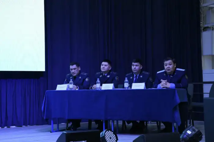 Телемост в Астане: студенты и осужденные обсудили последствия правонарушений Уральске