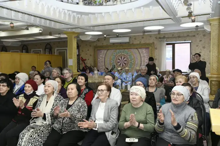 В Астане пенсионеры Центра активного долголетия провели концерт, посвященный Дню благодарности. Уральске