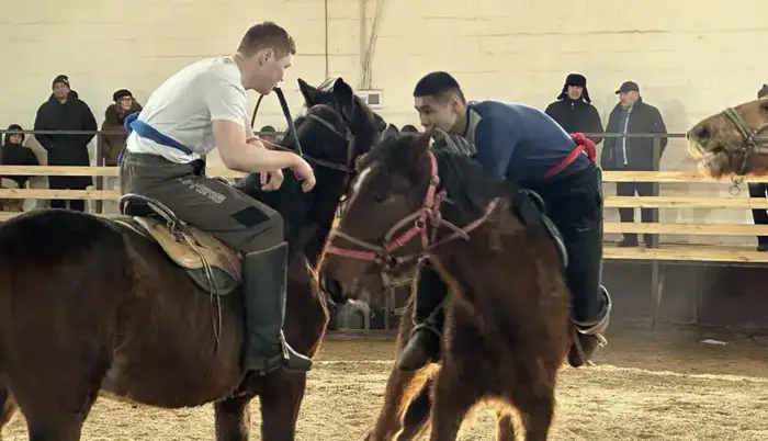 В Карагандинской области прошёл турнир по аударыспаку с участием около 100 батыров-всадников. Уральске