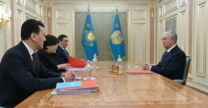 Президент Токаев получил проект новой Конституции для всенародного референдума Уральске