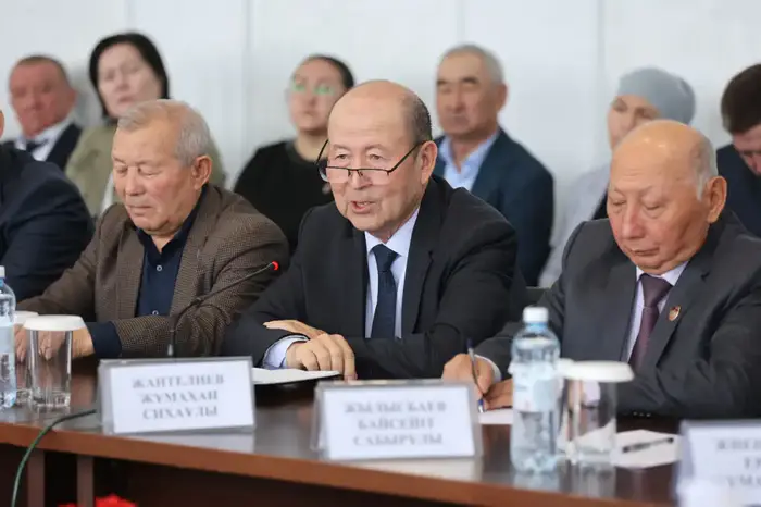 Ербол Карашукеев встретился с представителями творческой интеллигенции Меркенского района (5)