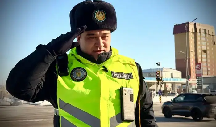 Дети на дорогах: полиция усиливает безопасность у школ! Уральске