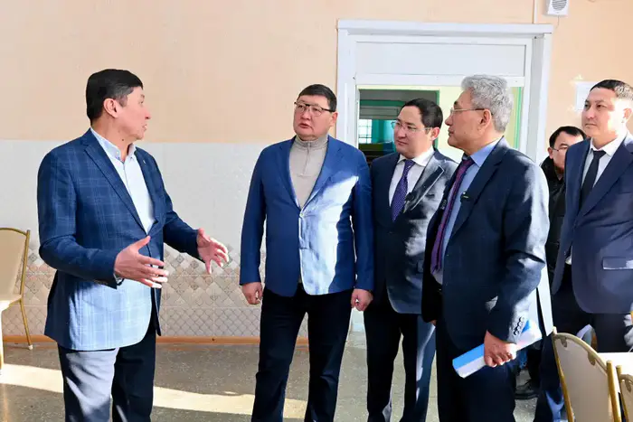 Аким области посетил Глуховскую среднюю школу в Бескарагае (5)
