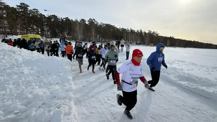 На озере Бурабай стартовал международный ледовый забег «BURABAY ICE - 2026» с участием более 700 спортсменов из 11 стран Уральске